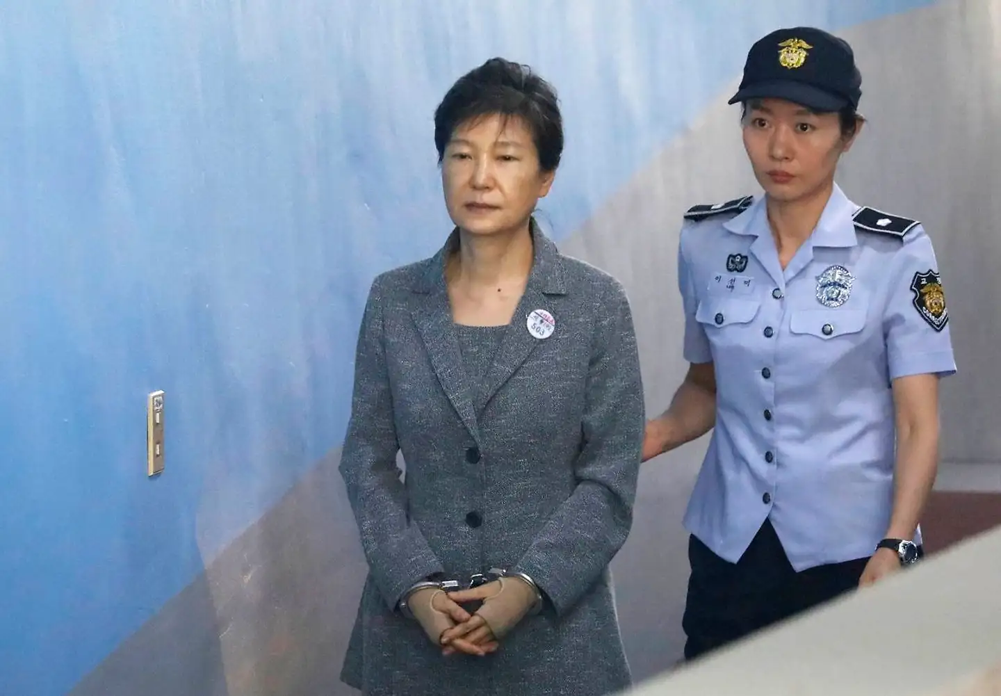 Hun blev Sydkoreas første kvindelige præsident i 2013, men end ikke det kunne stoppe Park Guen-Hye fra at blive fældet i en massiv korruptionssag.