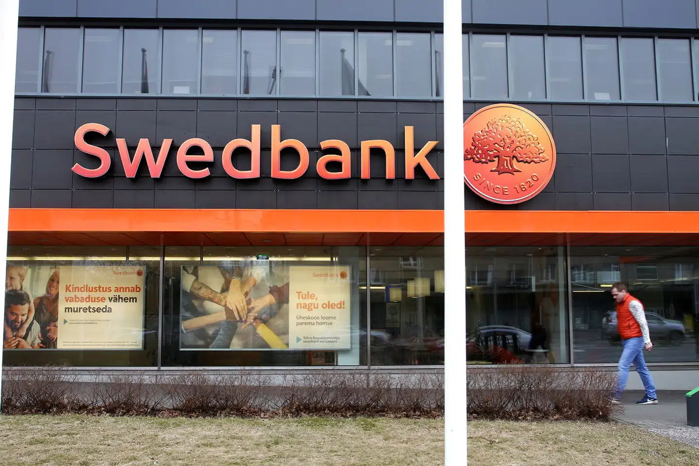 Efter at SVT bragte en stor afsløring om den svenske storbank Swedbank, blev der rettet et cyberangreb mod TV-stationen fra flere udenlandske servere.