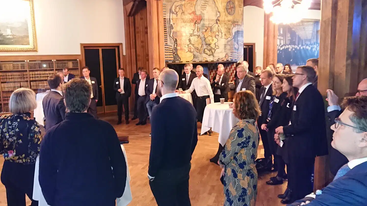 Omgivelserne i Christian IVs gamle børsbygning var statelige, da erhvervsminister Simon Kollerup var med til at skyde tre timers brainstorm om grønne erhvervsklimaløsninger i gang tirsdag formiddag. Foto: Thomas Breinstrup