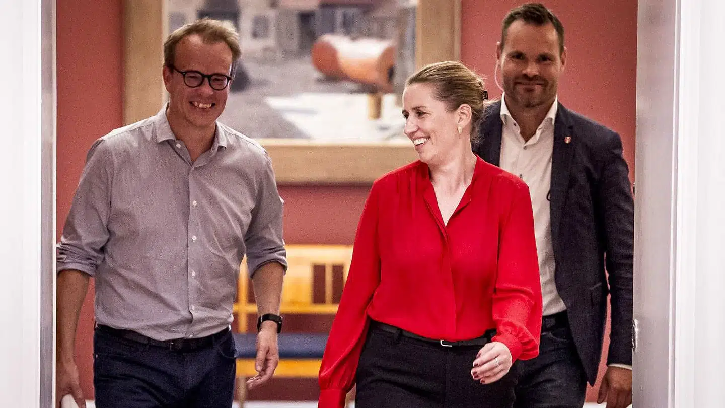 Med en langt mere håndfast politisk styring af centraladministrationen har Frederiksen og Rossen demonstreret, at de er i stand til at smede et potent politisk våben. Nu mangler vi at se, at statsministeren har evnen og modet til at tage det våben i brug i den grønne omstilling, skriver Malte Frøslee Ibsen.