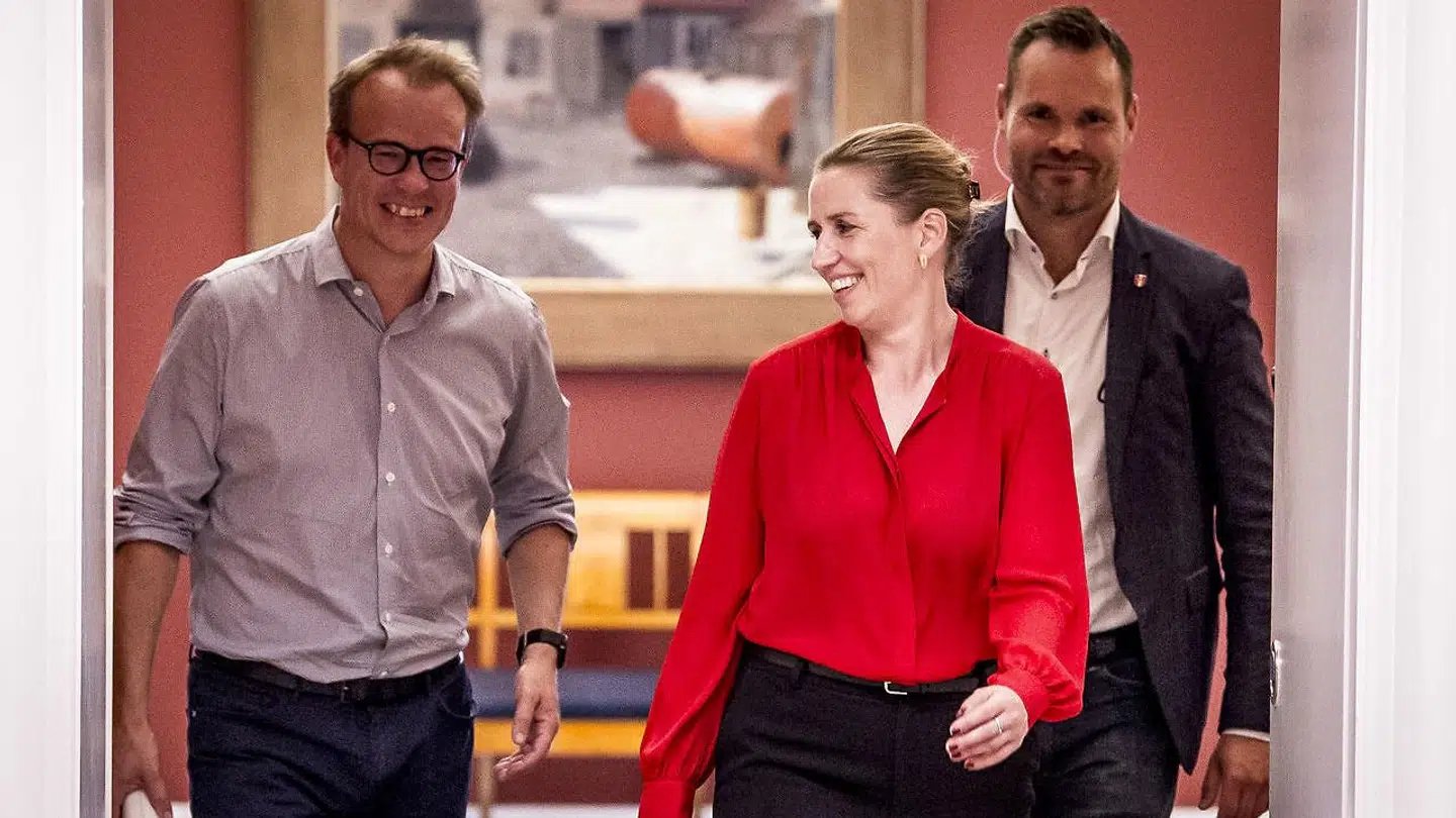 Med en langt mere håndfast politisk styring af centraladministrationen har Frederiksen og Rossen demonstreret, at de er i stand til at smede et potent politisk våben. Nu mangler vi at se, at statsministeren har evnen og modet til at tage det våben i brug i den grønne omstilling, skriver Malte Frøslee Ibsen.