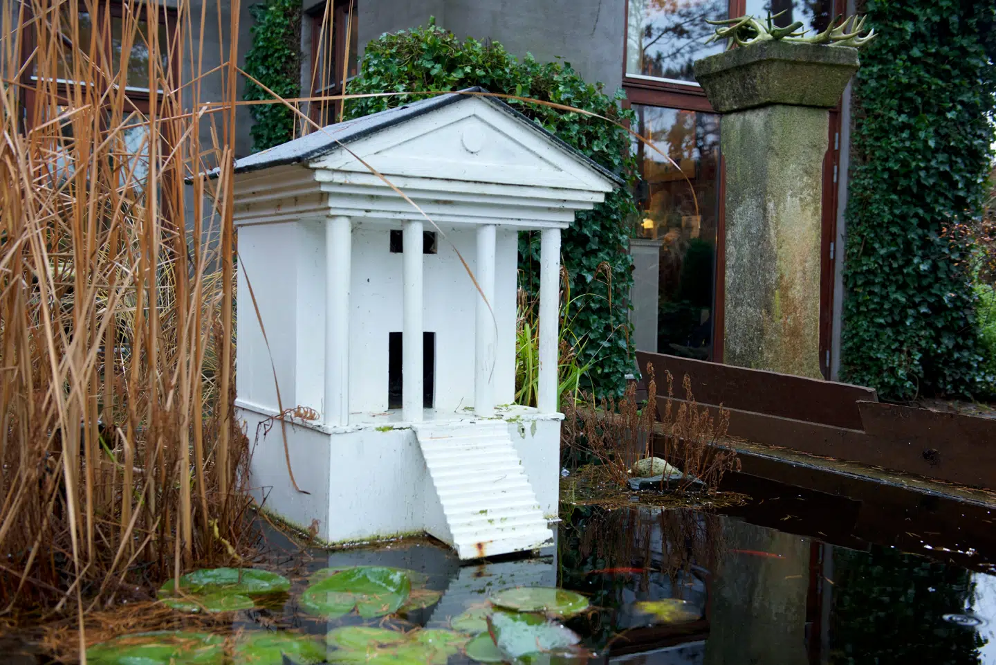Det klassicistiske andehus har været publiceret i en række arkitekturtidsskrifter.