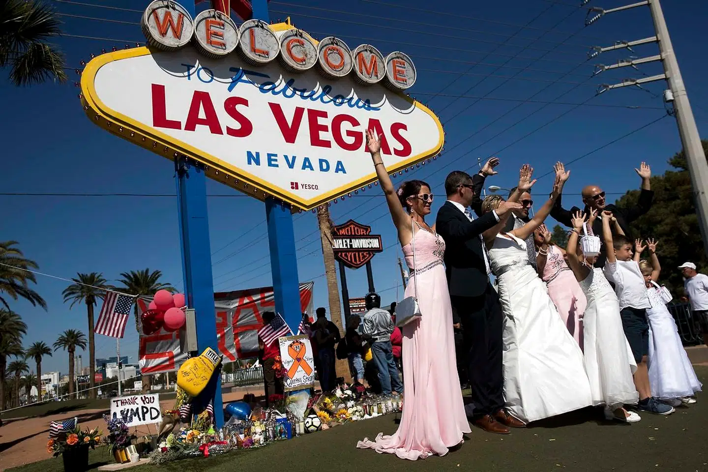 Færre og færre par tager til Las Vegas for at blive gift, og derfor har bryllupskapellerne taget alternative løsninger i brug.