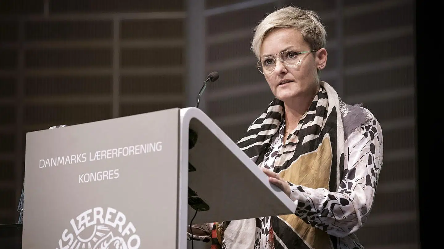 »Jeg kan godt forstå ministerens intention bag forslaget. Alle skal kunne være med. Når det er sagt, synes jeg, at forslaget kommer til at blive en kollektiv straf i stedet for, at vi løfter hinanden,« skriver Mads Mahler Clemmensen.