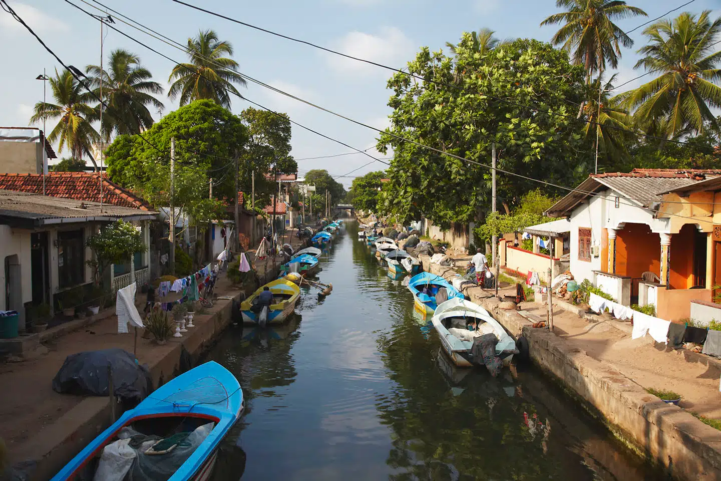 Negombo. Ligner 90ernes Bali og er ikke super turistagtigt. Efter terrorangrebet i 2019, hvor tre danske børn blev dræbt, kæmper Sri Lanka fortsat med at få turisterne til at komme tilbage.