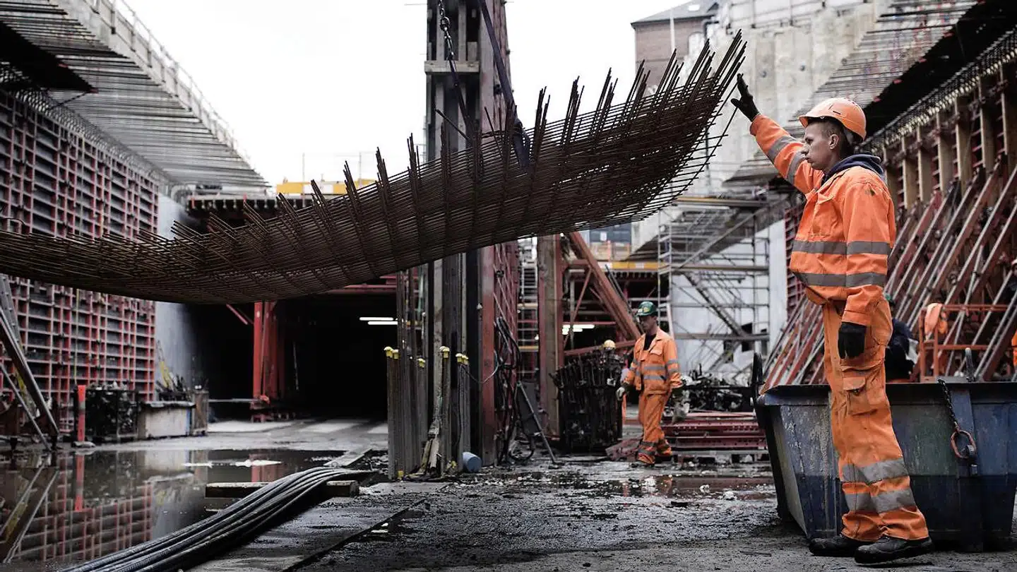 »Udlændinge rykker ind og udfører nye opgaver, vi gerne vil have udført, uden at vi vil betale anstændig løn eller uden, at vi tjekker deres vilkår,« skriver Dennis Kristensen.