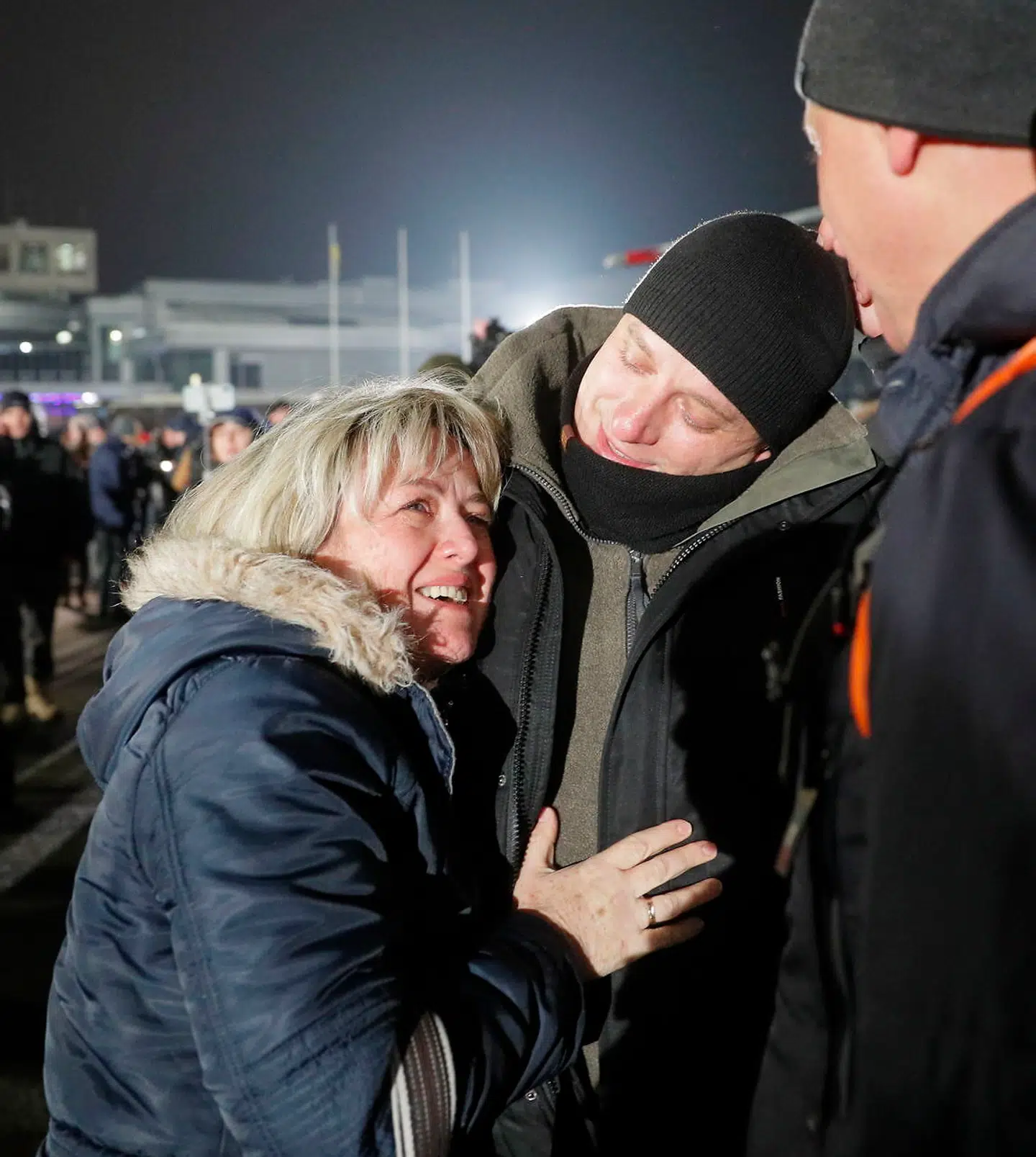 200 fanger kom 29. december hjem til deres familier som en del af en længe ventet fangeudveksling mellem prorussiske separatister og Ukraine. Fangeudvekslingen er et af de konkrete beviser på et begyndende forbedret forhold mellem Rusland og Ukraine.