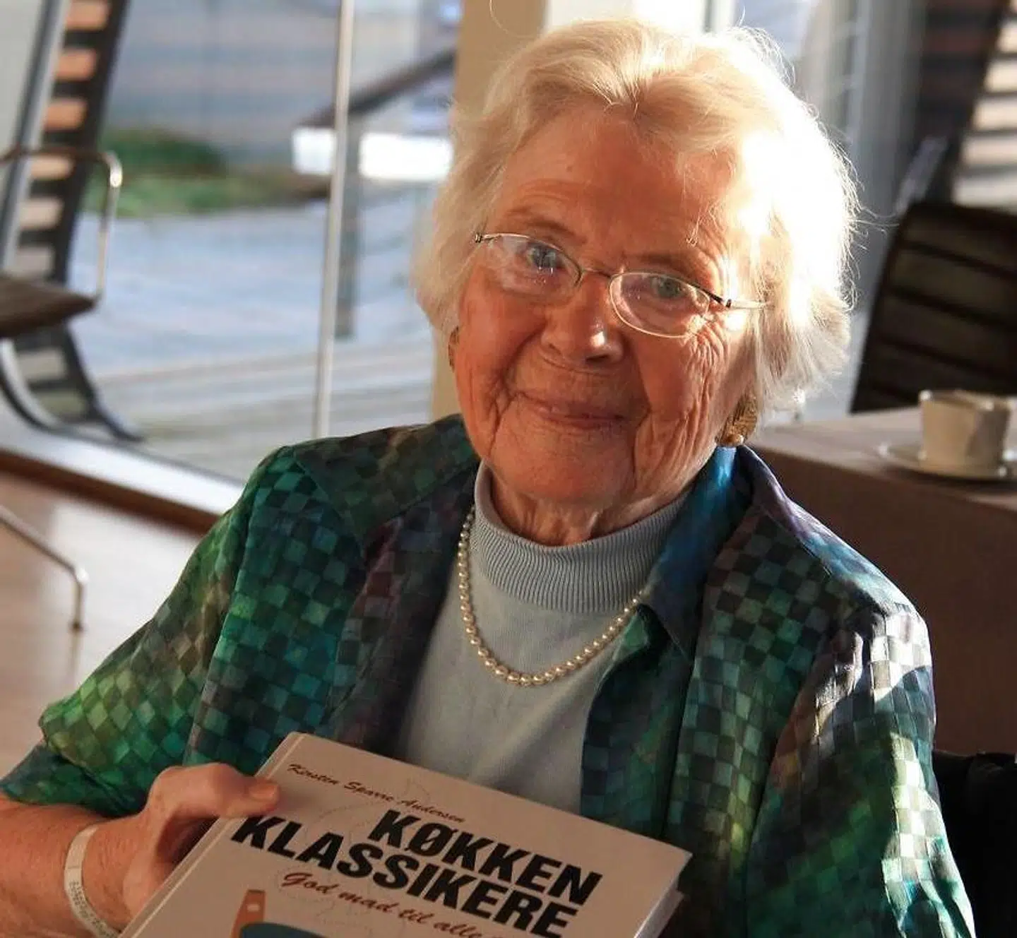 Kirsten Sparre Andersen udgav en kogebog som 90-årig.