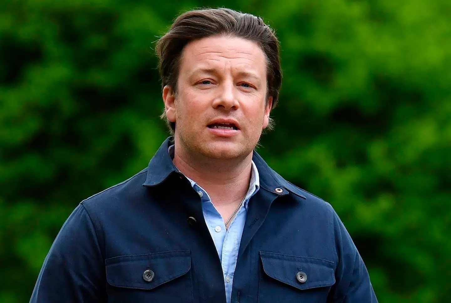 I maj gik Jamie Olivers ene restaurantkæde, Jamie's Italian, konkurs, og TV-kokken ser nu ud til at stå over for et personligt tab på mere end 500 millioner kroner, varsler en rapport fra revisionsfirmaet KPMG. Trods det enorme tab er Jamie Oliver allerede i gang med et nyt madeventyr.