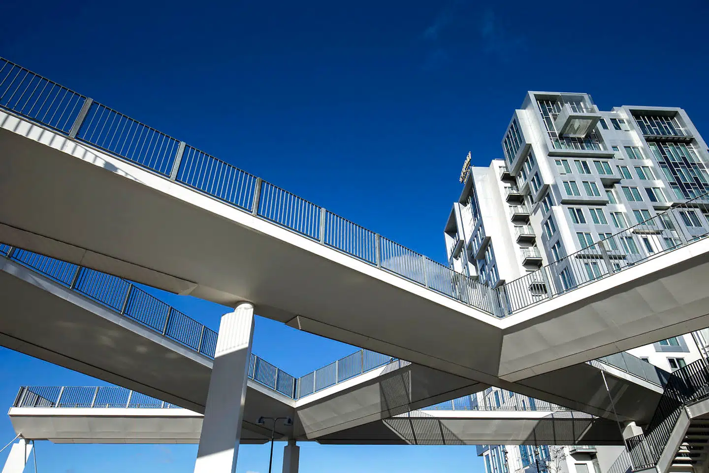 Øverst i midten kan man se poolen, der nu er kommet vand i.