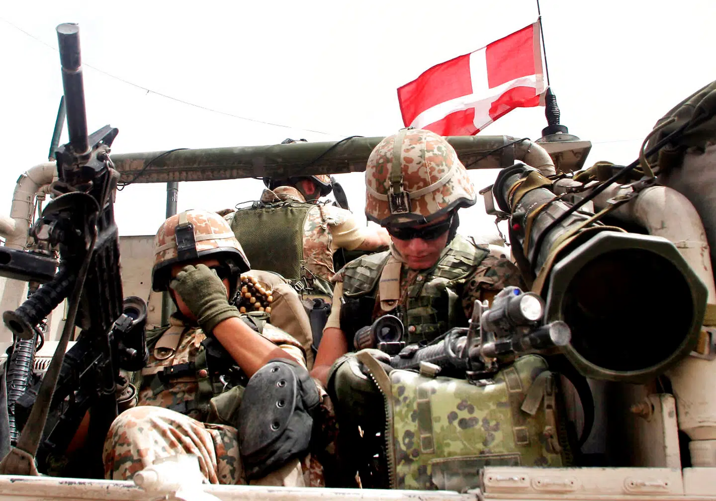 Skal den USA-ledede koalition, herunder danske styrker, sendes ud af Irak? Det mener det irakiske parlament efter amerikansk attentat. Her er det et billede af danske soldater i Basra i Irak i august 2006.