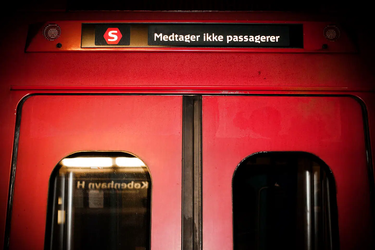 Mange S-togslinjer kører mandag formiddag med færre tog.