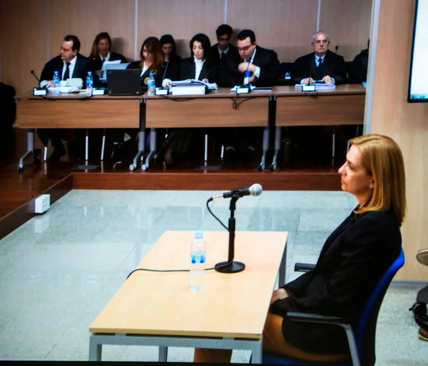 Retten i Palma de Mallorca frikendte i 2016 prinsesse Cristina for meddelagtighed. Men hun blev idømt en bøde på 265.088 euro for at have lukreret på sin mands ulovligheder.