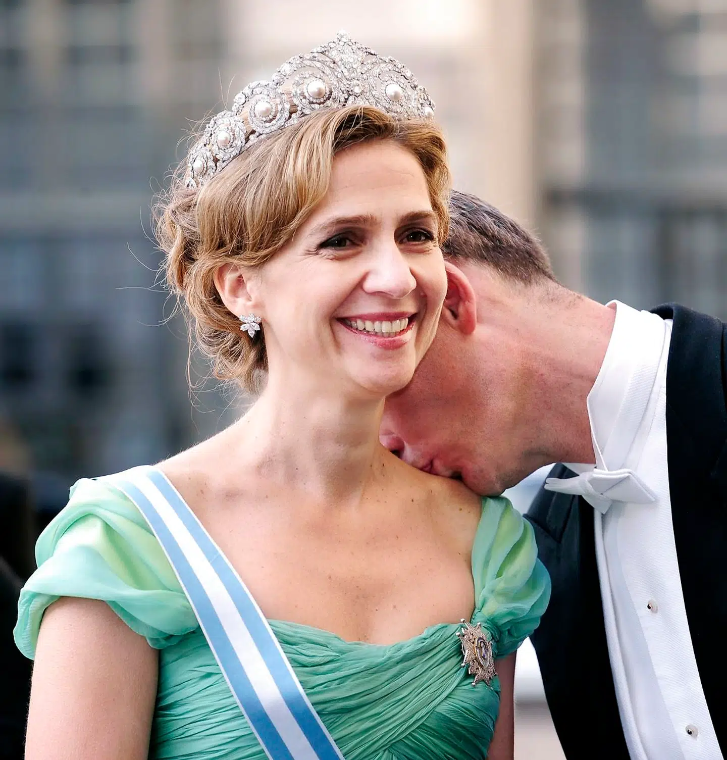 Iñaki og Cristina kissemisser i forbindelse med den svenske kronprinsesse Victorias bryllup i 2010. Kærligheden mellem dem er tilsyneladende uopslidelig.