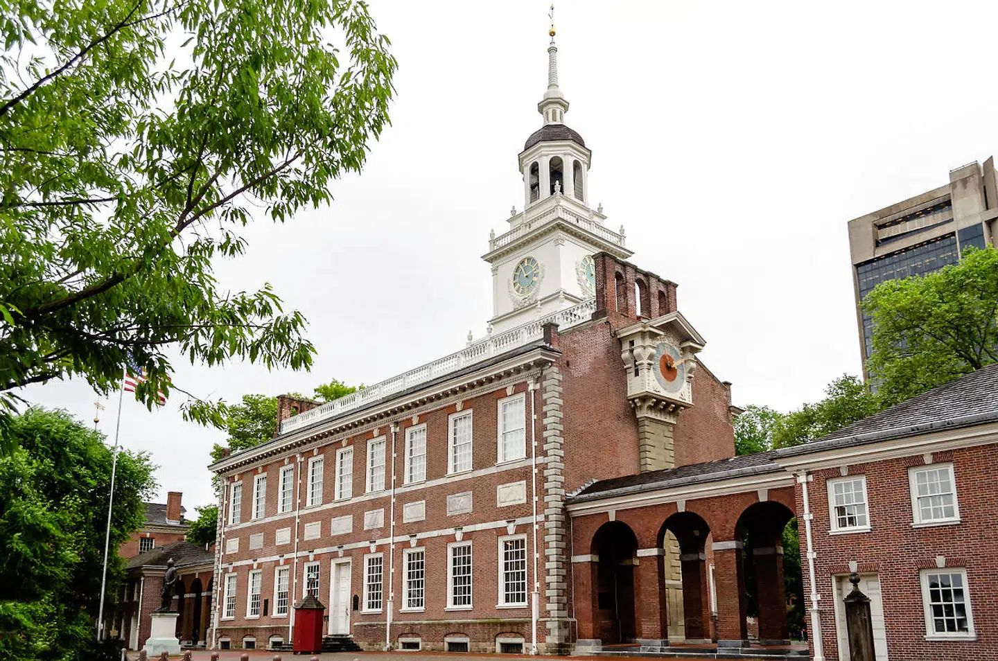 Indepedence Hall, tidligere State House of Pennsylvania, hvor USAs uafhængighedserklæring og forfatning blev underskrevet, er et must-visit.