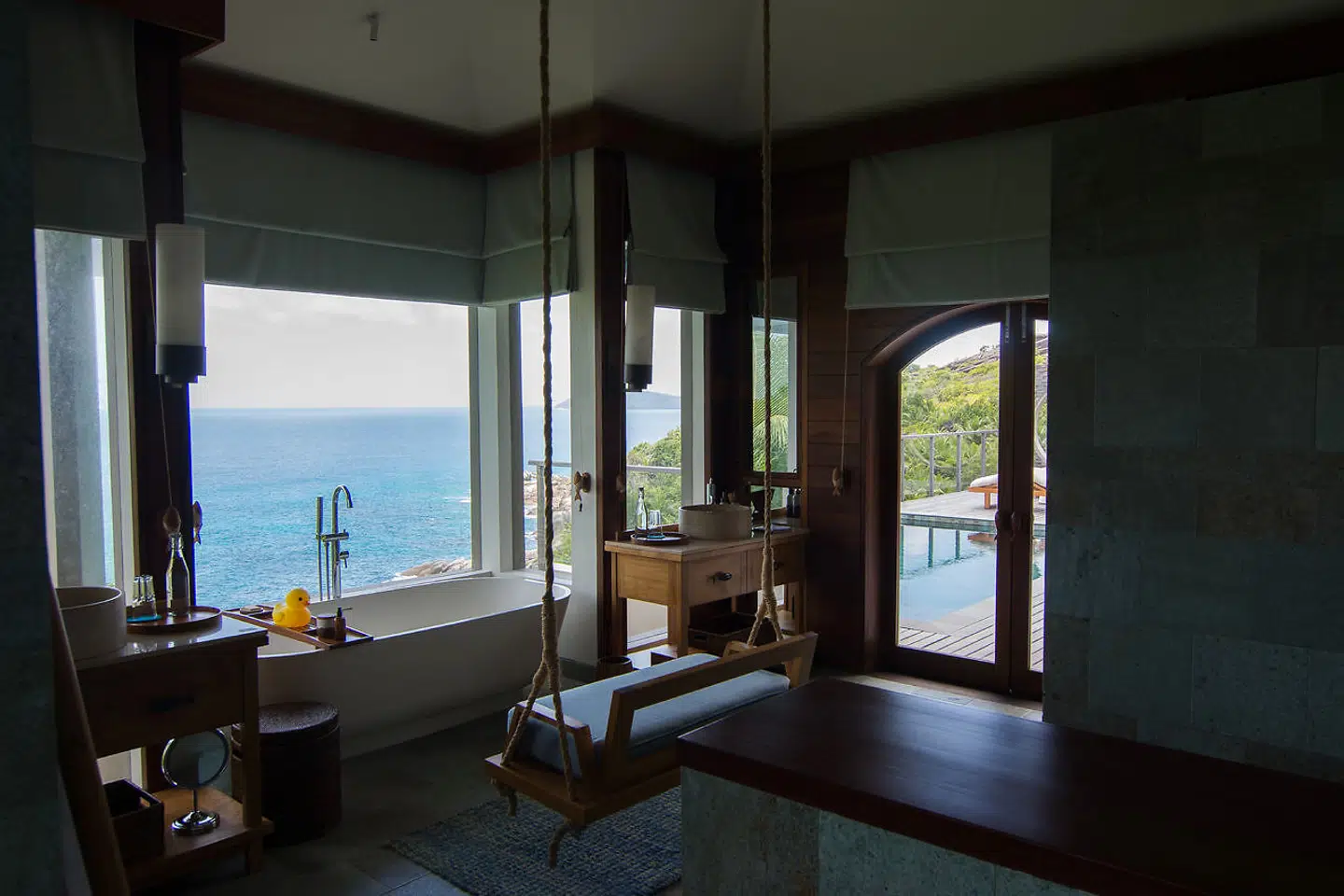 Alle gæster har en GEM – en »guest experience manager«, der skræddersyr dit ophold. Men egentlig behøver man ikke meget andet end et badekar med udsigt.