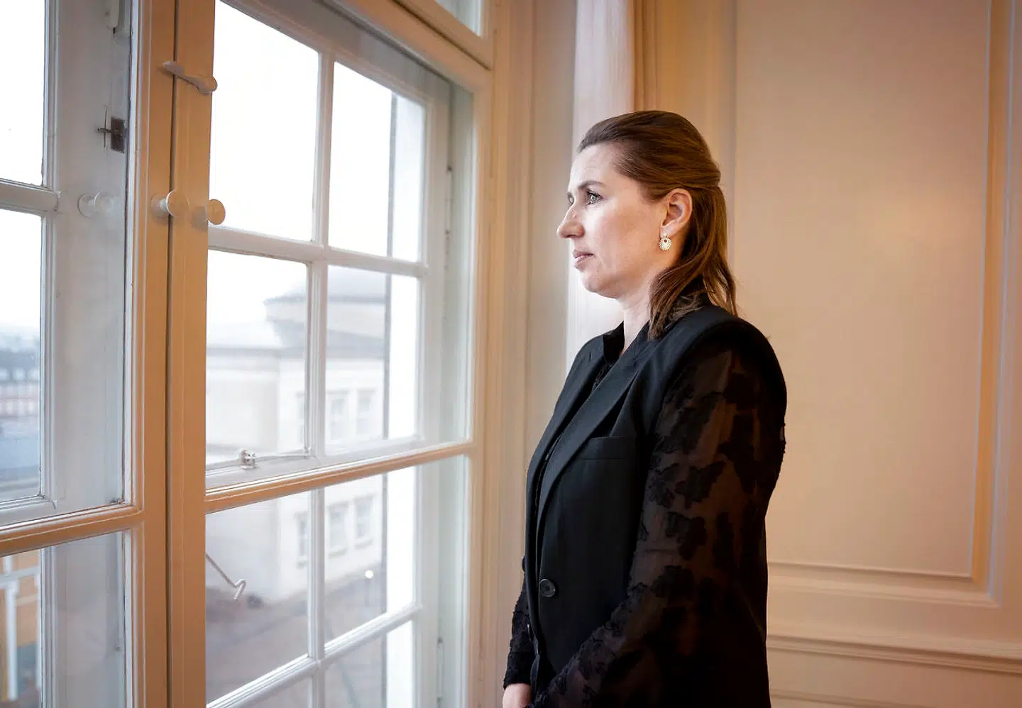 Danske borgere i Irak bør følge danske myndigheders råd efter amerikanskledet angreb, mener Mette Frederiksen.