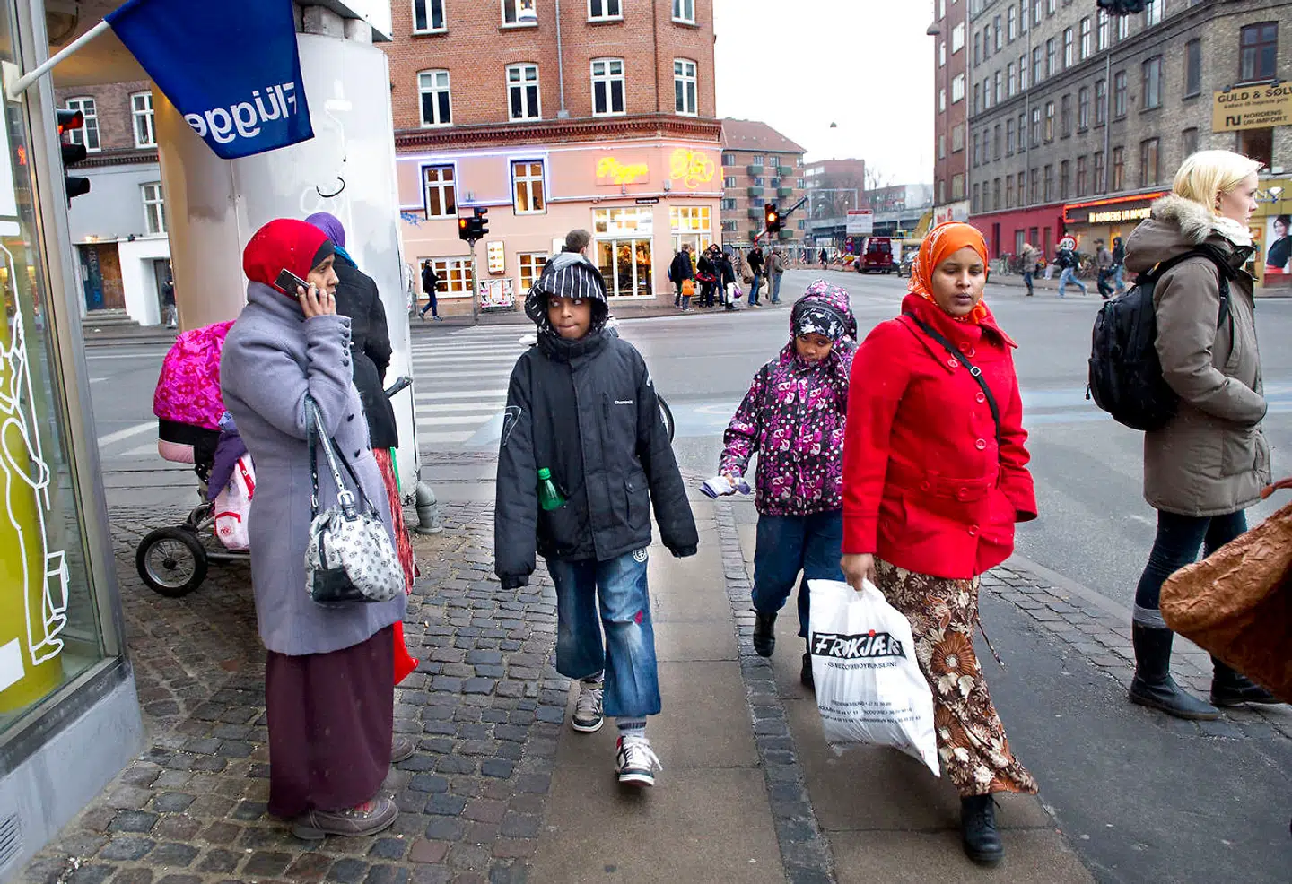 Nye tal opjusterer antallet af personer i Danmark med udenlandsk baggrund. Får vi flere til Danmark, kan det true velfærdssamfundet, lyder det fra Socialdemokratiet.