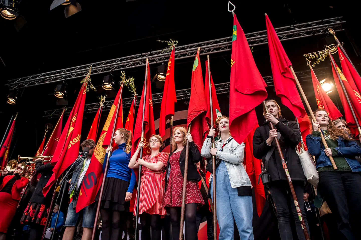 Den danske model hviler på et usikkert fundament, og fagbevægelsen bør overveje, om den overhovedet har mandat til at forhandle for lønmodtagerne, mener fagforeningen Ase.