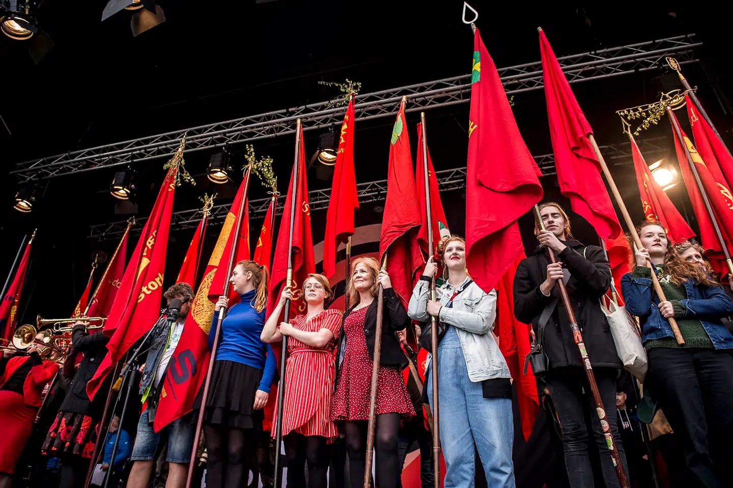 Den danske model hviler på et usikkert fundament, og fagbevægelsen bør overveje, om den overhovedet har mandat til at forhandle for lønmodtagerne, mener fagforeningen Ase.