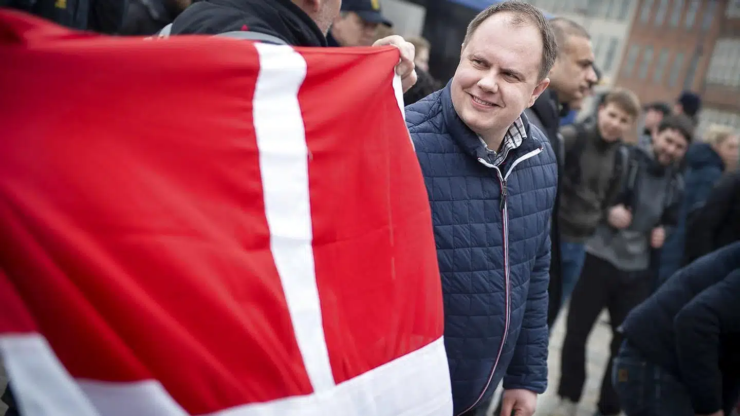 »Danskhed og kristendom er uløseligt bundet sammen. Selvom de fleste danskere ikke nødvendigvis går i kirke hver søndag, så hviler vores værdier, traditioner og normer i høj grad på vores kristne kulturarv. Det definerer vores folkelige fællesskab. I skærende kontrast hertil står islam,« skriver Katrine Winkel Holm og Martin Henriksen.