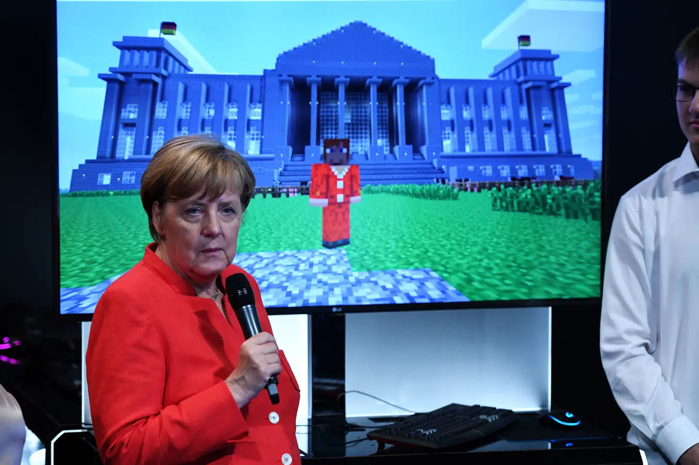 Computerspillet Minecraft er så populært, at den tyske forbundskansler i Tyskland i 2017, Angela Merkel, fik lavet sig selv i spillet. (Arkivfoto.) Patrik Stollarz/Ritzau Scanpix