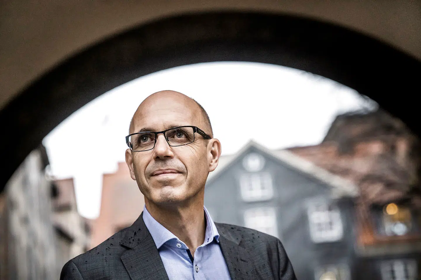 »Som ledelse blander vi os ikke i, hvordan man fester, når man er på studiet. Men jeg mener, at det er meget vigtigt ved en introfest, at alle føler sig inkluderet og velkommen,« har Henrik C. Wegener, rektor på Københavns Universitet, sagt om sagen.