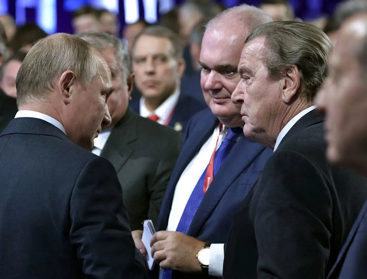 Ruslands præsident Putin og den tidligere tyske forbundskansler, Gerhard Schröeder, der nu er formand for selskabet bag Nord Stream AG, er to af de centrale personer bag den nye gasledning. Foto: Alexei NikolskySputnik/Ritzau Scanpix