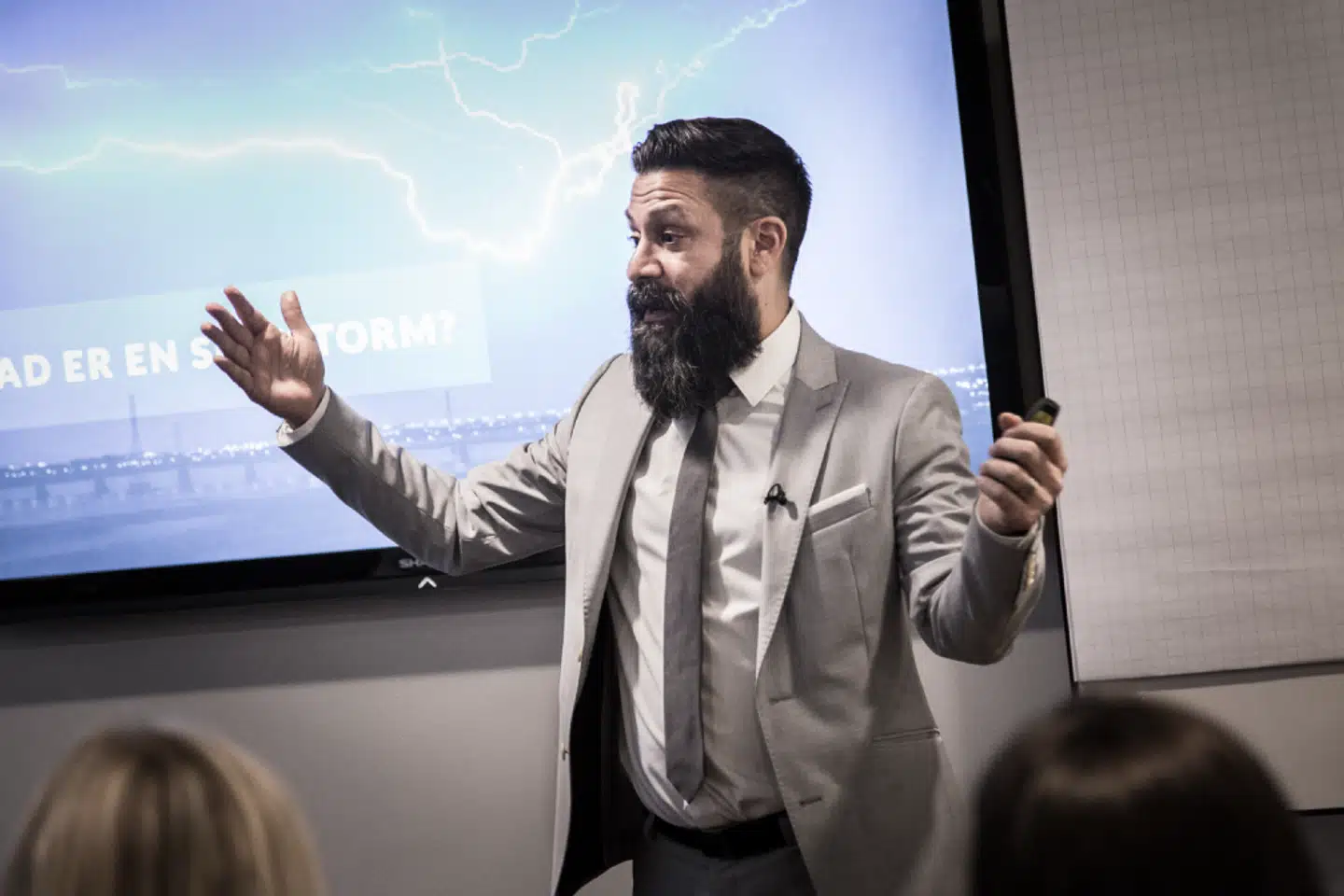 William Atak vejleder til dagligt virksomheder i, hvordan de undgår shitstorme og håndterer dem, når de opstår.