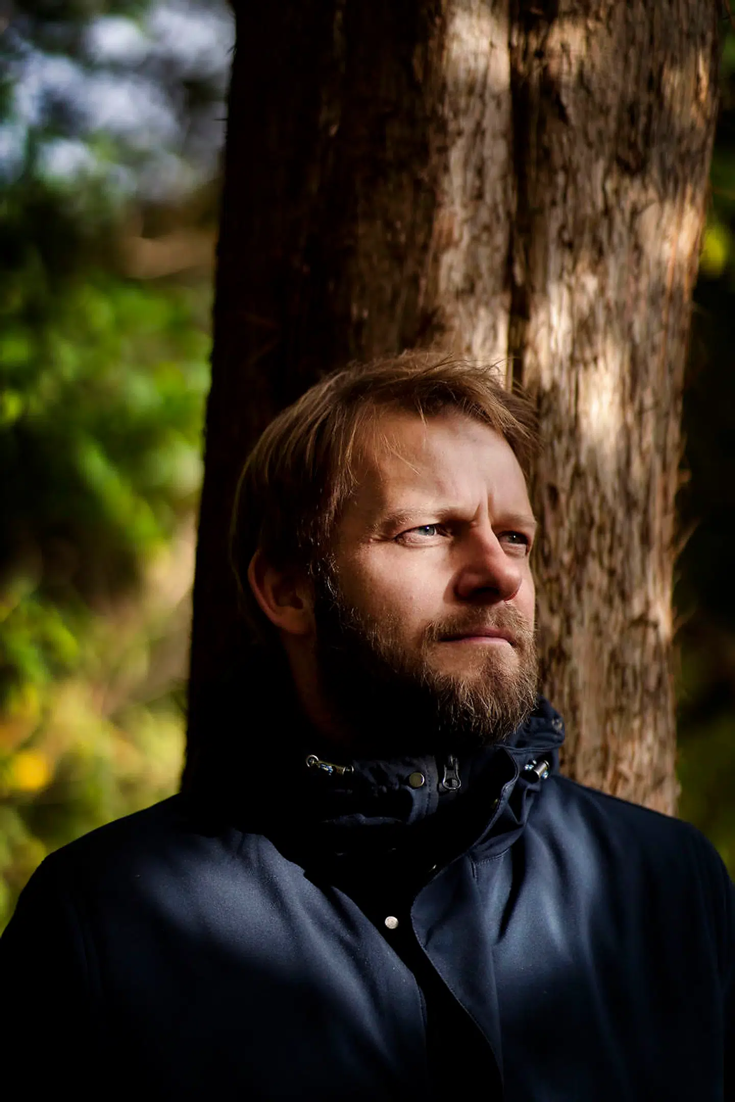 »Mediet og algoritmerne bag det er skruet sammen på en sådan måde, at der kommer små lommer af galde, som tiltrækker mere galde,« siger antropolog Dennis Nørmark og Facebook og Twitter.