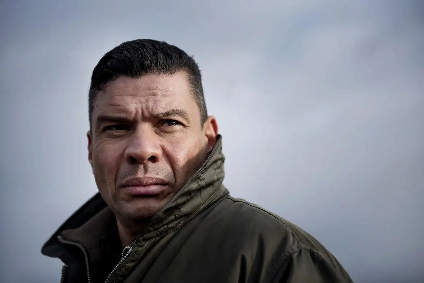 »Hvis jeg skriver på nettet, at jeg er så glad i dag, er der ikke nogen, der vil dele. Hvis man vil have folk til at reagere, skal man skrive: »Det er da også for galt med alle de flygtninge og indvandrere, der vælter ind over grænsen og tager alle vores marcipanbrød og skolekridt,« siger filosof Vincent F. Hendricks.