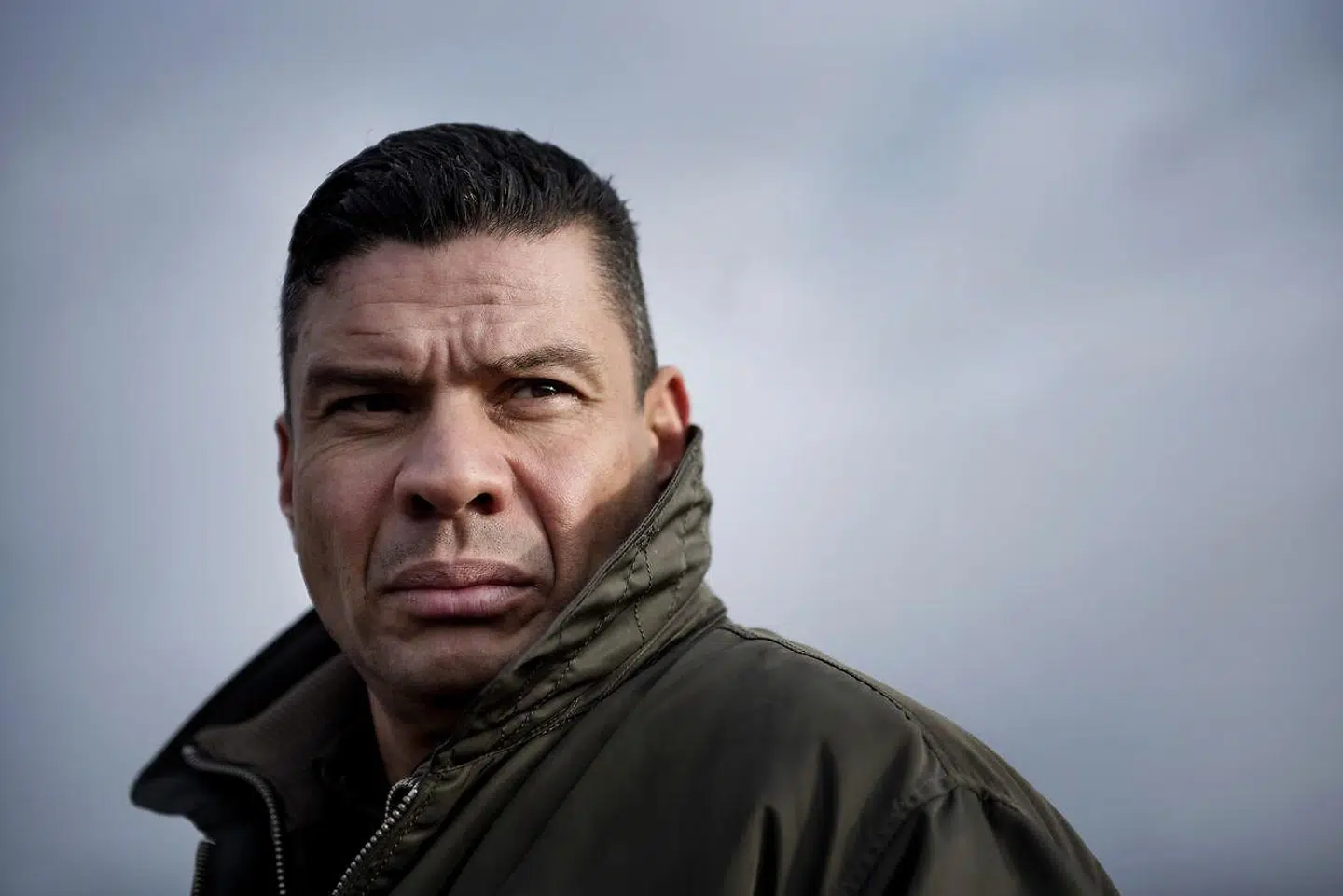 »Hvis jeg skriver på nettet, at jeg er så glad i dag, er der ikke nogen, der vil dele. Hvis man vil have folk til at reagere, skal man skrive: »Det er da også for galt med alle de flygtninge og indvandrere, der vælter ind over grænsen og tager alle vores marcipanbrød og skolekridt,« siger filosof Vincent F. Hendricks.