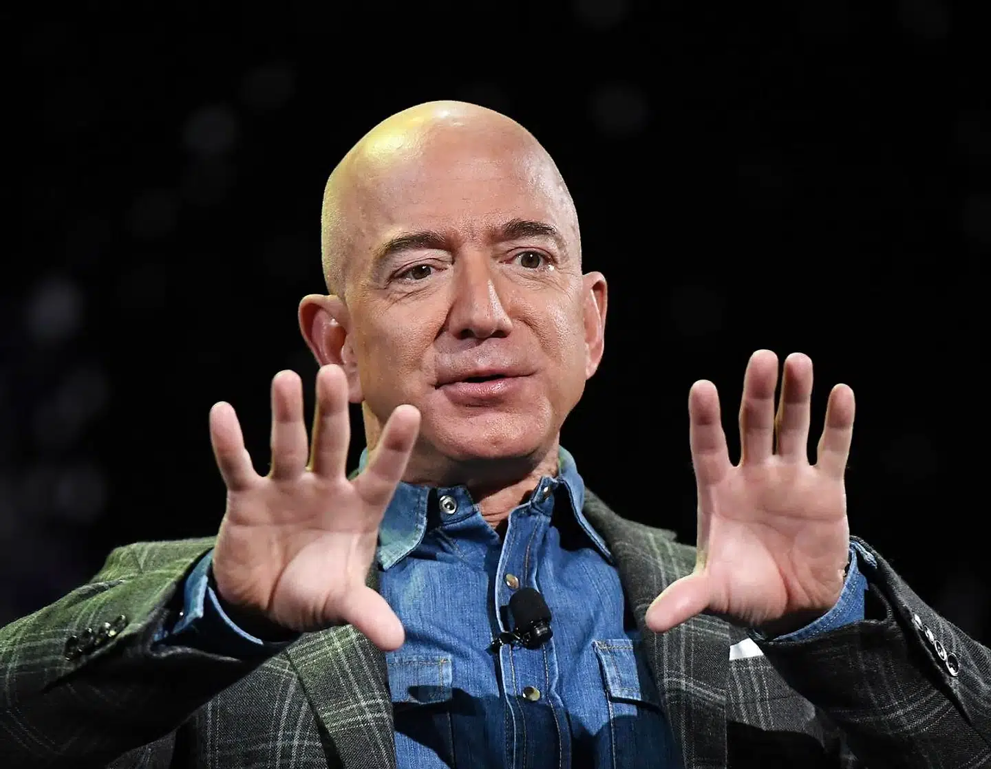 Stifter af handelsgiganten Amazon, Jeff Bezos, fastholder sin position som verdens rigeste i 2019.