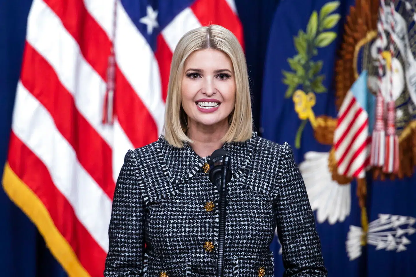 Præsident Ivanka Trump har – ligesom som hendes far har gjort det – ytret ønske om at købe Grønland.