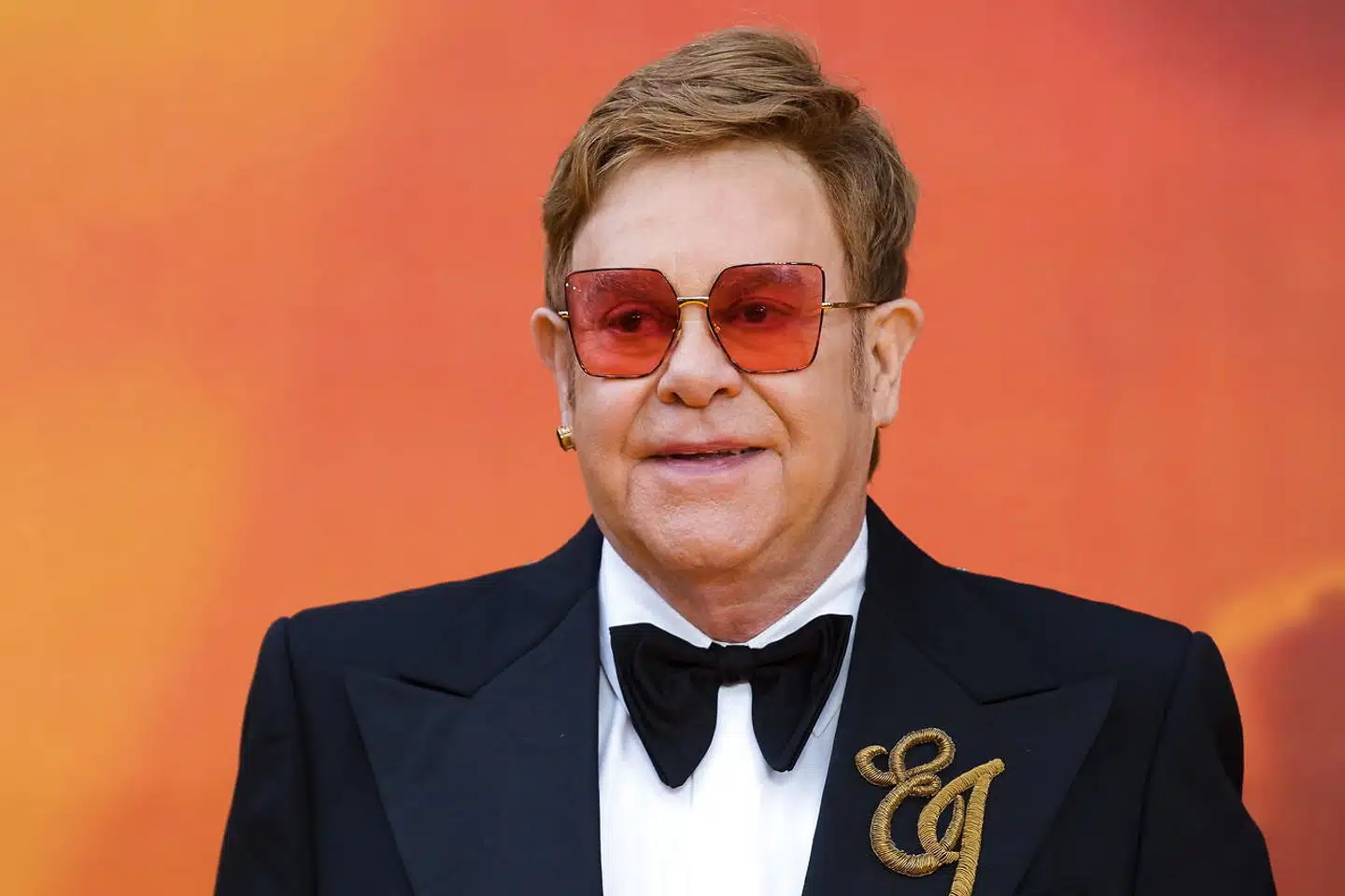 Sir Elton John er en af de kendte briter, som har fået sin adresse offentliggjort. På den lækkede liste fremgår også flere personer med højtstående stillingerne hos militæret og politiet.