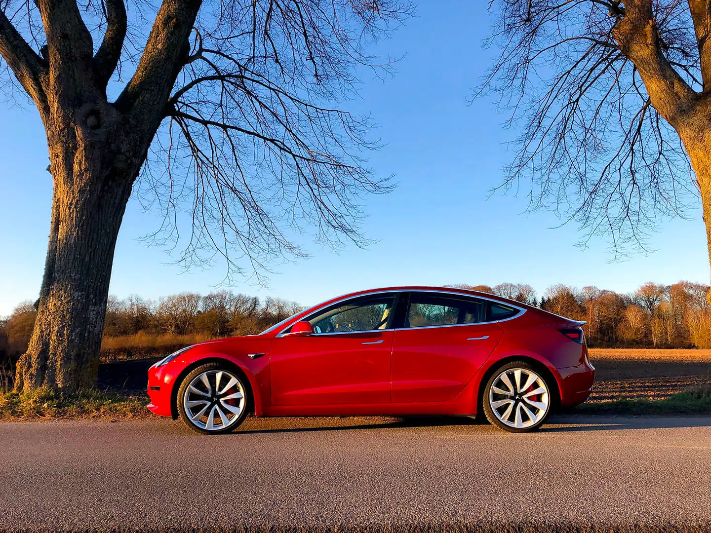 Årets Økobil: Tesla Model 3 vandt i oktober Berlingskes store elbils-test, og den gjorde det overbevisende. Lækkert design, innovativ brugerflade, skarp pris, lang rækkevidde og lavt forbrug sikrede den sejren.