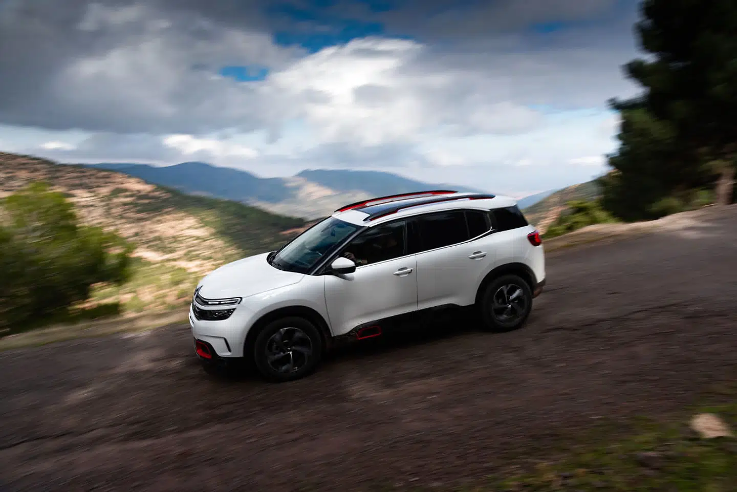 Årets Bedste SUV: Citroën C5 Aircross er modig nok til at gå all-in på komfort og fransk designfinesse. Det aftvinger så stor respekt, at den får titlen som Årets SUV.