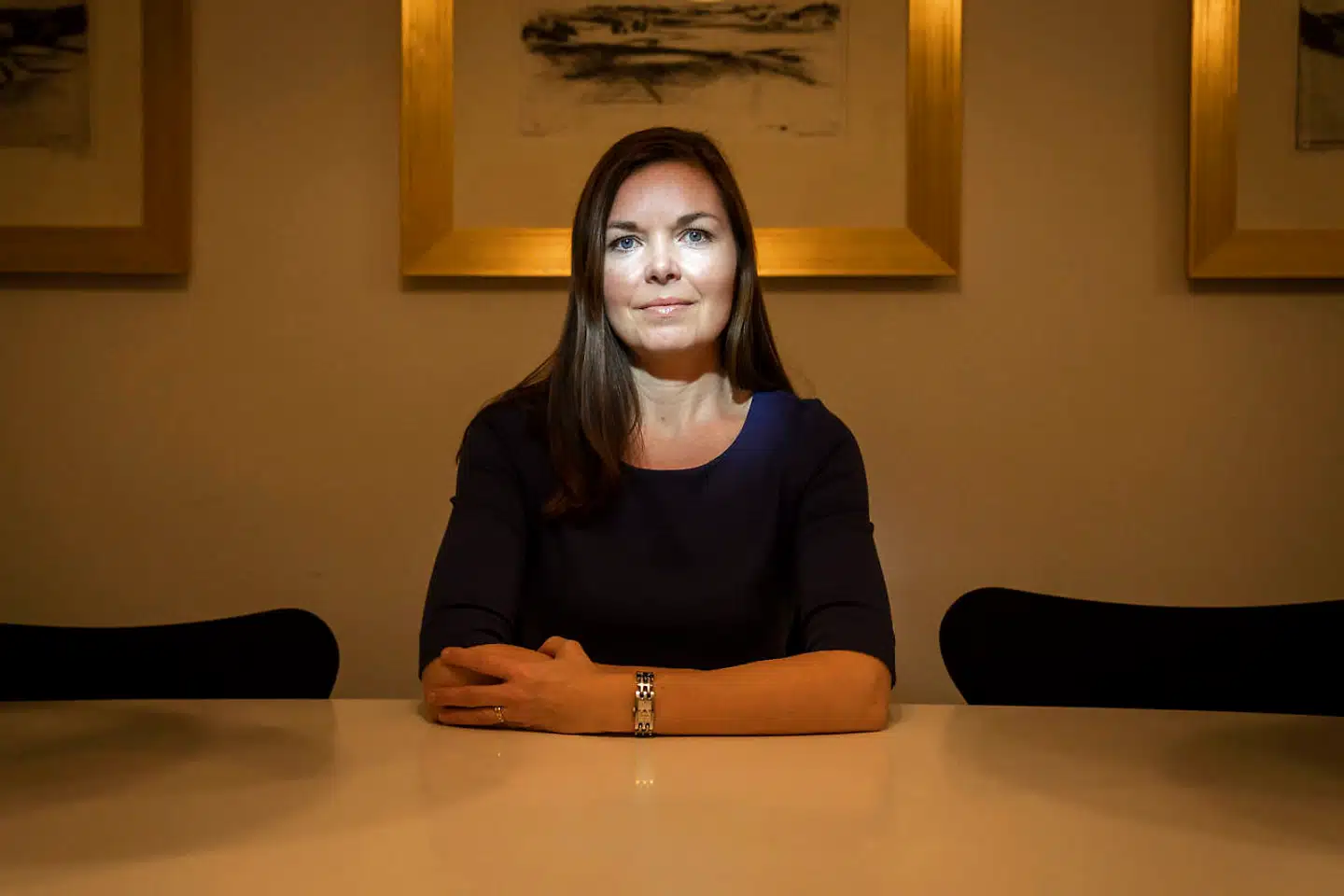 »Det var min barndom. Den tid får jeg aldrig igen. Jeg får aldrig en sorgfri barndom,« fortæller Venstre-politikeren Louise Schack Elholm.