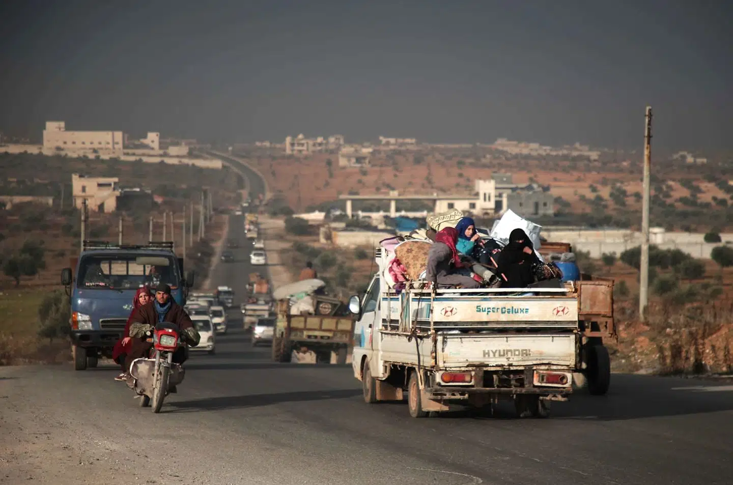 Syriske familer flygter fra Byen al-Mastumah i Idlib-provinsen d. 24 december 2019.
