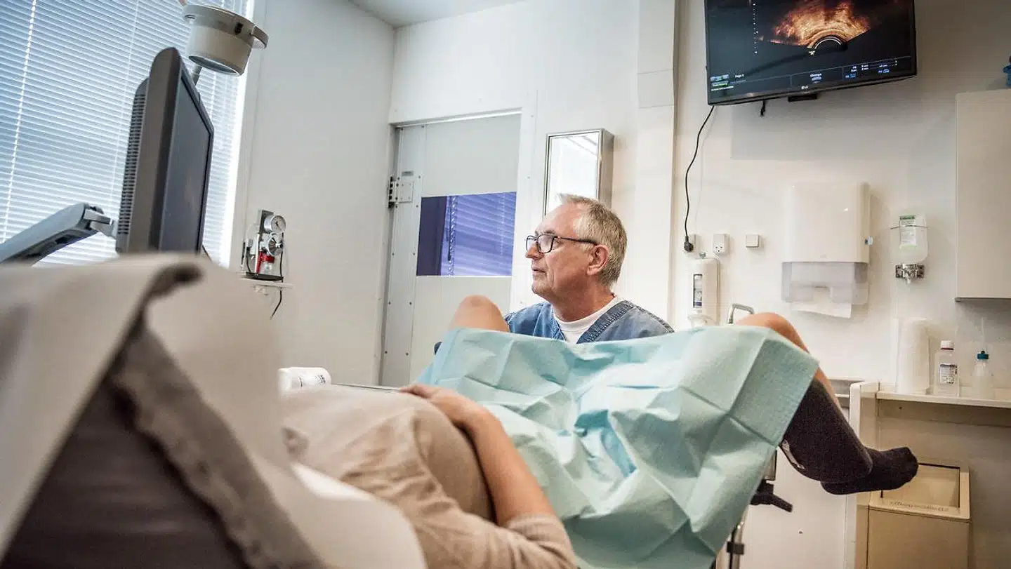 »Er det virkelig etisk forsvarligt, at kvinder ifølge dansk lov ikke kan nedfryse deres æg lige så længe de ønsker, mens dette er muligt for mænd?« skriver Thomas Søbirk Petersen. Billeder fra Dansk Fertilitetsklinik.