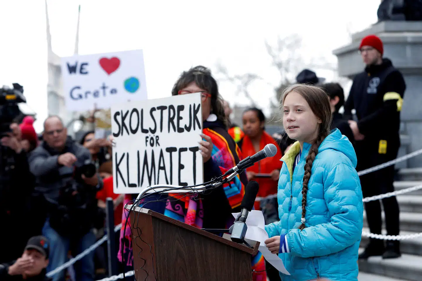 Klimaaktivisten Greta Thunberg har inspireret såvel som irriteret millioner af mennesker, og hendes tilstedeværelse skaber (ofte med fuldt overlæg) stor debat. Det blev illustreret ved et klimamøde i FN tidligere i år, hvor Greta Thunberg holdt en følelsesladet tale, hvori hun anklagede verdens statsledere for at stjæle hendes drømme og barndom. Efterfølgende blev talen diskuteret i hele verden.