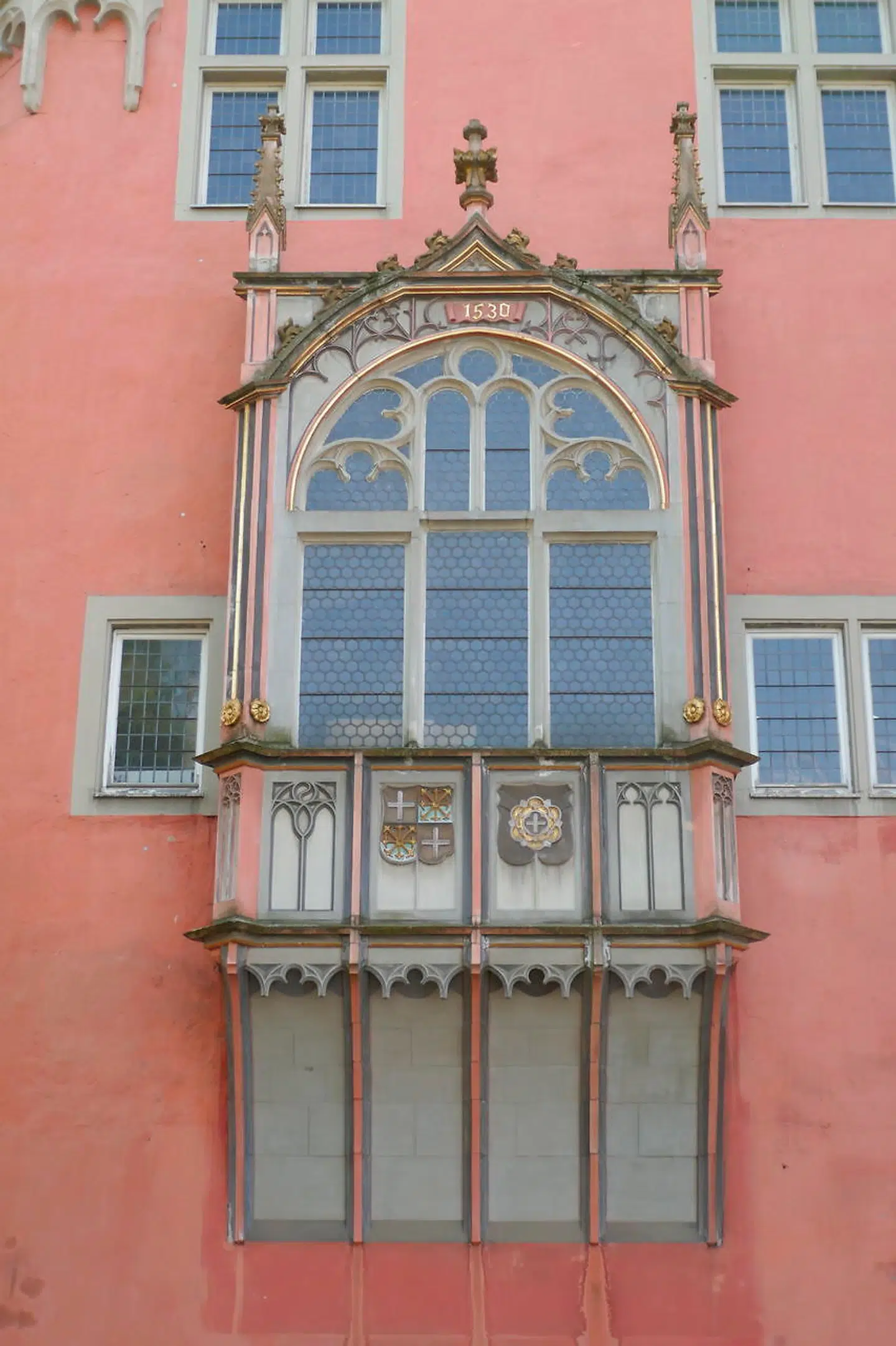 Byens mange gamle huse rummer et utal af arkitektoniske finesser.