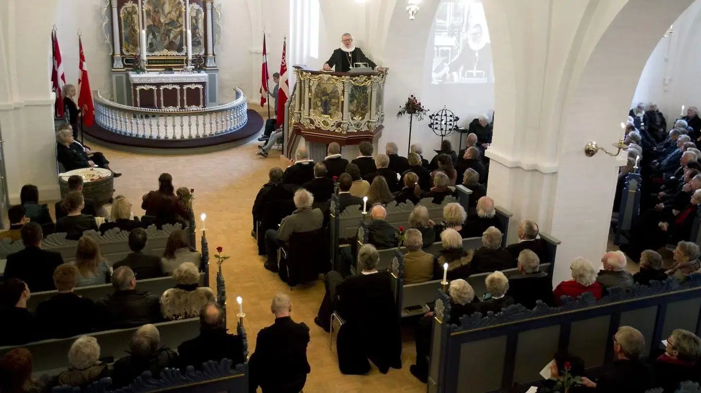 I en tid med opbrud, indvandring og konkurrence fra nye former for religion og spiritualitet samt en ganske aggressiv ateistisk bevægelse kan en tilslutning på næsten tre fjerdedele af borgerne ikke betegnes som andet end en enorm succes.