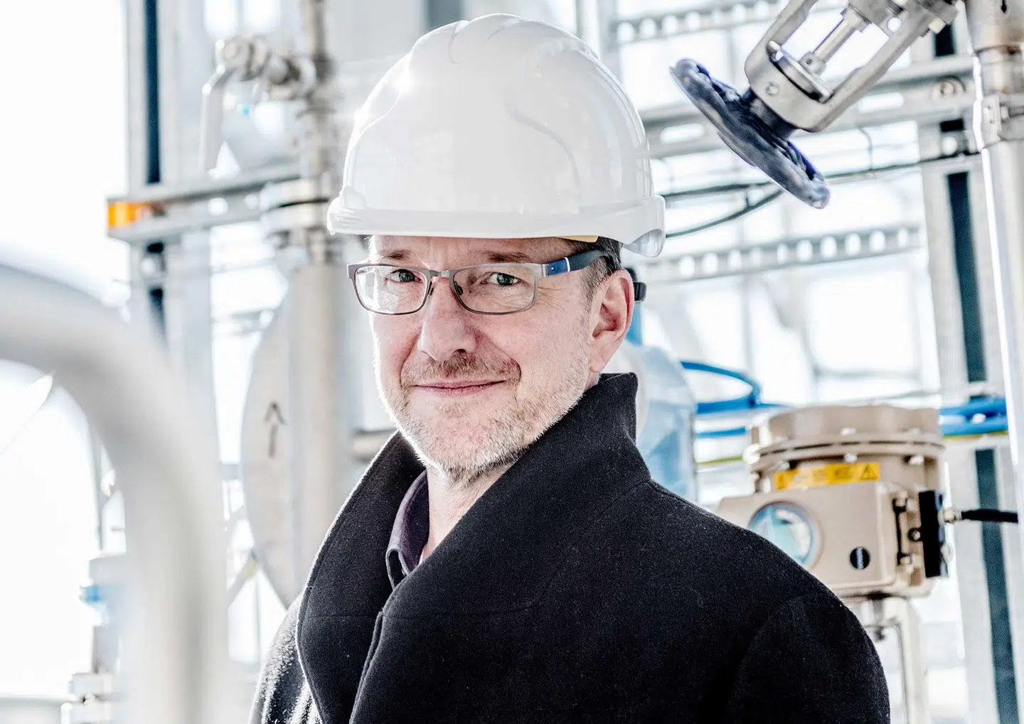 »I princippet tager vi alt den vind, vi har i dag, og som vi ikke kan bruge til noget, fordi det blæser for meget, og så bruger vi det til noget brugbart i samfundet. Det her er nøglen til den grønne omstilling, samt nøglen til en 100 procent CO2-fri økonomi,« siger Christopher Donald Sorensen.