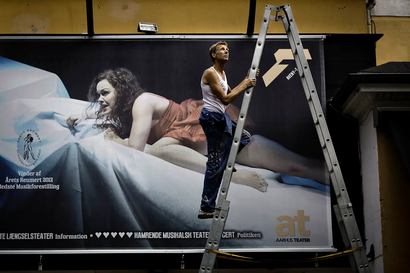 Jon Stepensen er ikke bange for selv at tage fat, når noget skal gøres, og pengene er små, hvad de ofte har været i hans otte år på Aveny-T.