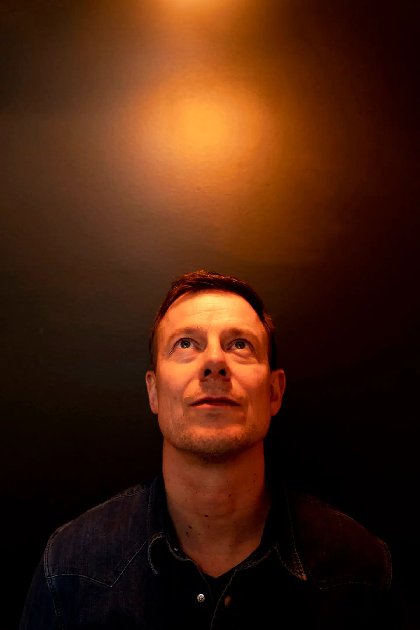 Hvis Morten Kirckhoff kunne gå tilbage i tiden og give sig selv et råd, ville det være, at han skulle give konventionerne den midterste finger, mærke efter og gøre det, han føler for.