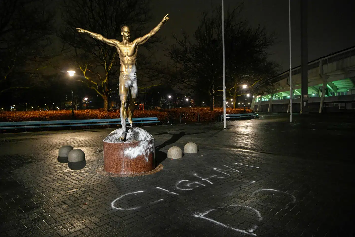 Her ses statuen af Zlatan Ibrahimovic efter en af de tidligere hærværksepisoder i år. Johan Nilsson/Ritzau Scanpix