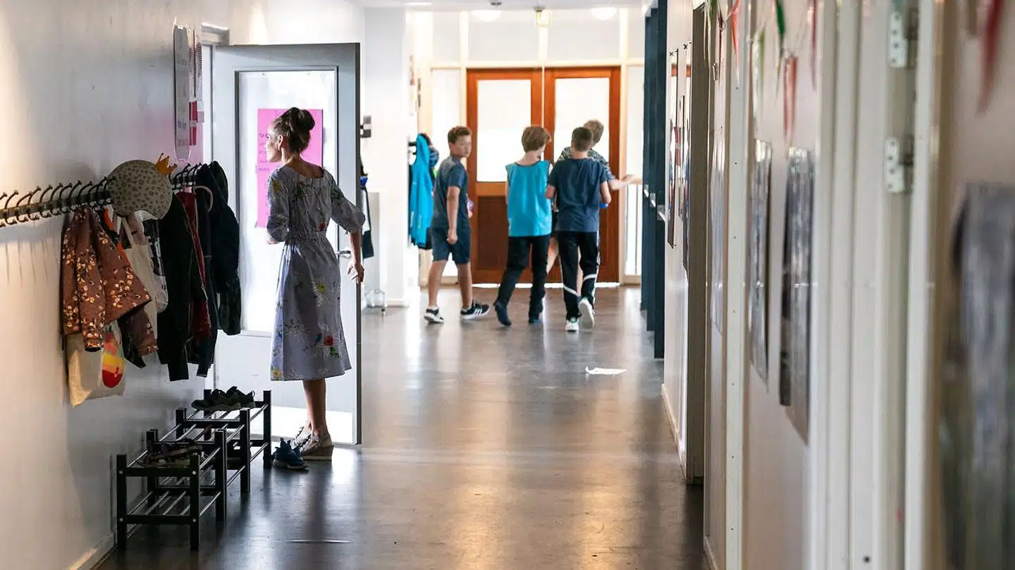 »Vi har nemlig tilsyneladende en automatreaktion, hver gang vi ser et problem: Så fikser skolen det lige!« skriver Anders Thorsen.