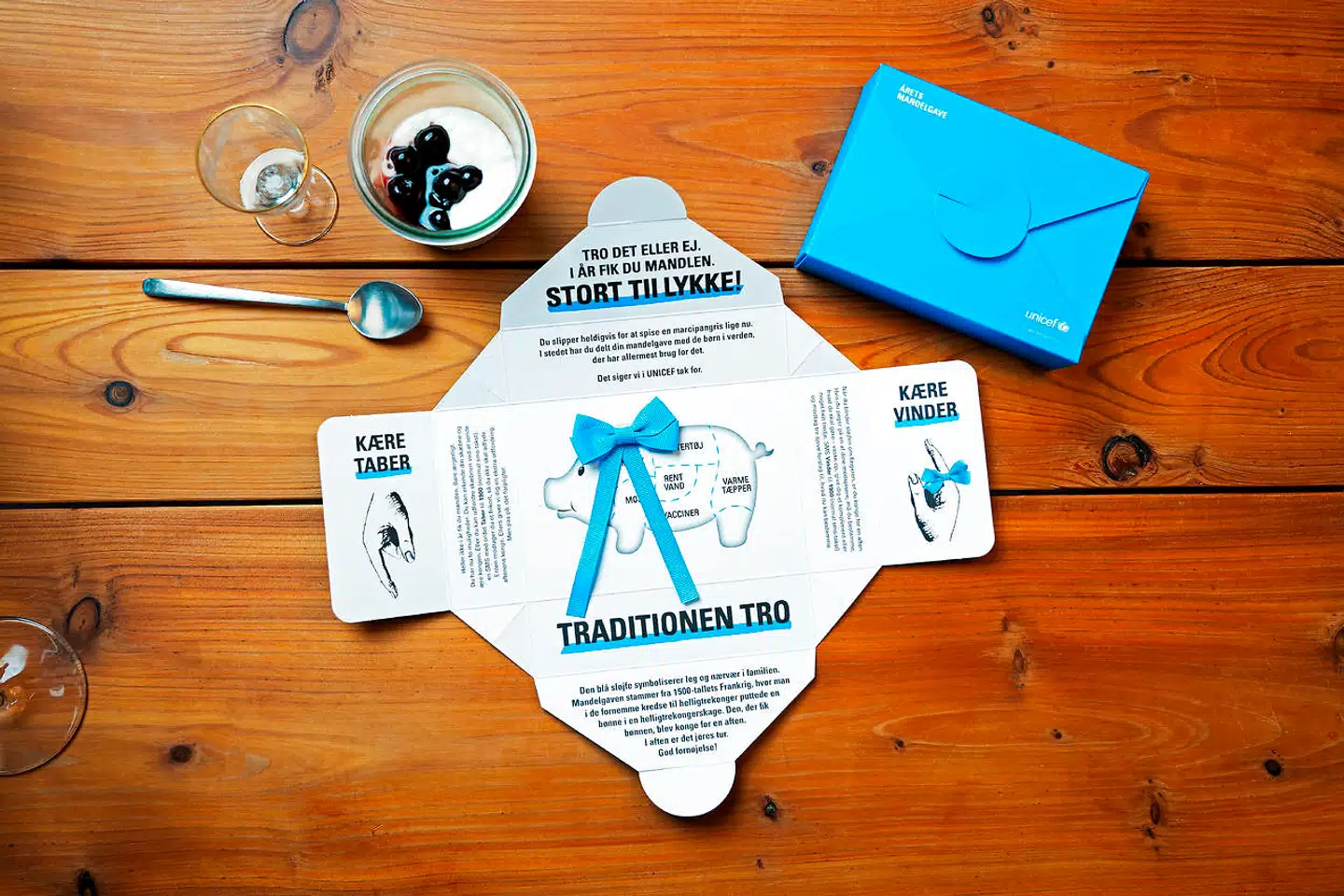 »Mandelgaven« fra Unicef. I følge en undersøgelse, som YouGov, har foretaget for Unicef, er det hos næsten hver anden dansker jagten på mandlen og ikke mandelgaven, der er vigtig. Kun hver femte dansker synes, mandelgaven er vigtig, mens næsten hver tredje dansker mener, at selve mandelgaven er decideret overflødig.