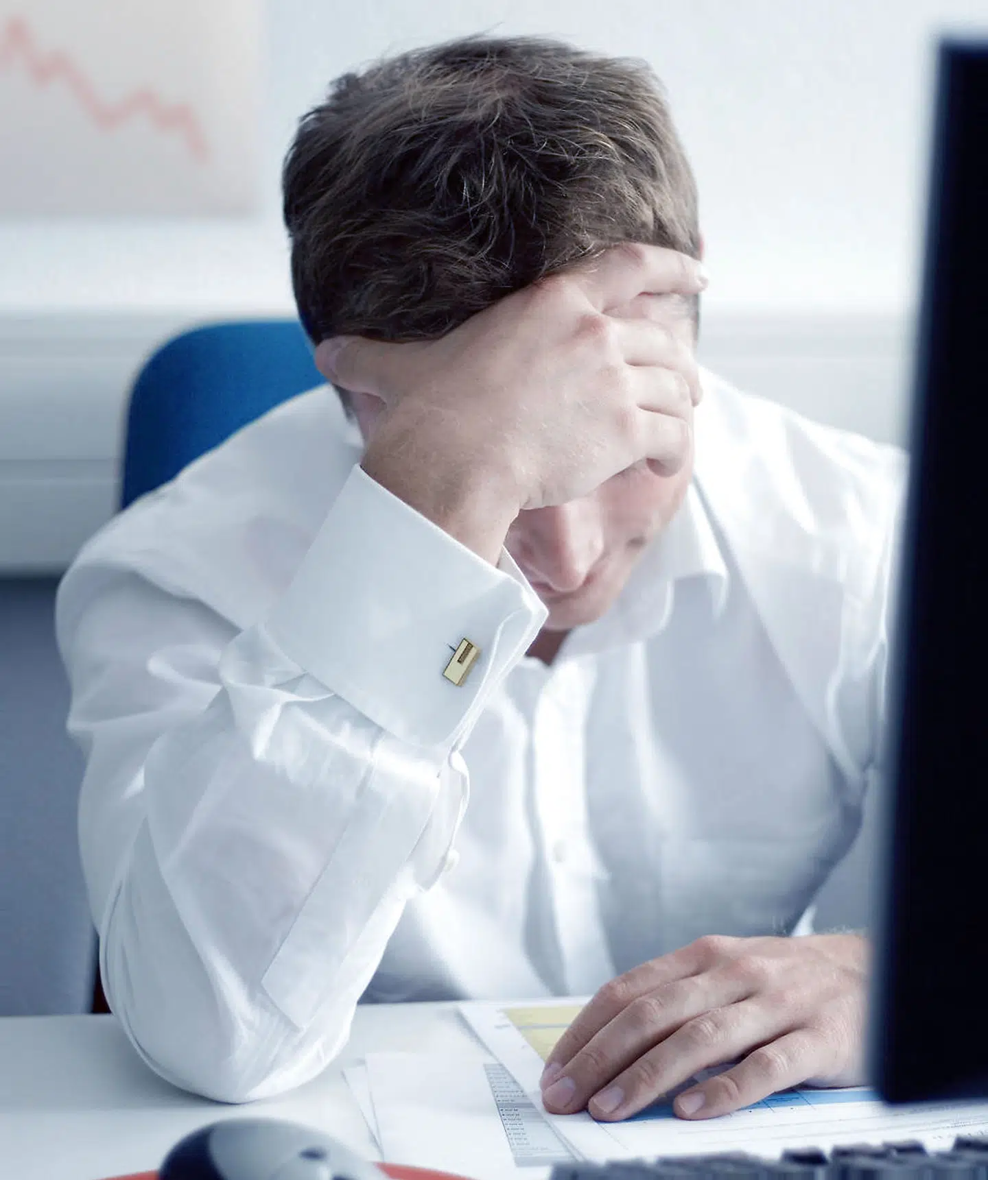 Indimellem vil manden i midtvejskrisen gerne prøve at gøre noget ved sin situation, men han kan være totalt handlingslammet og ude af stand til at tage et ansvar for at komme videre.